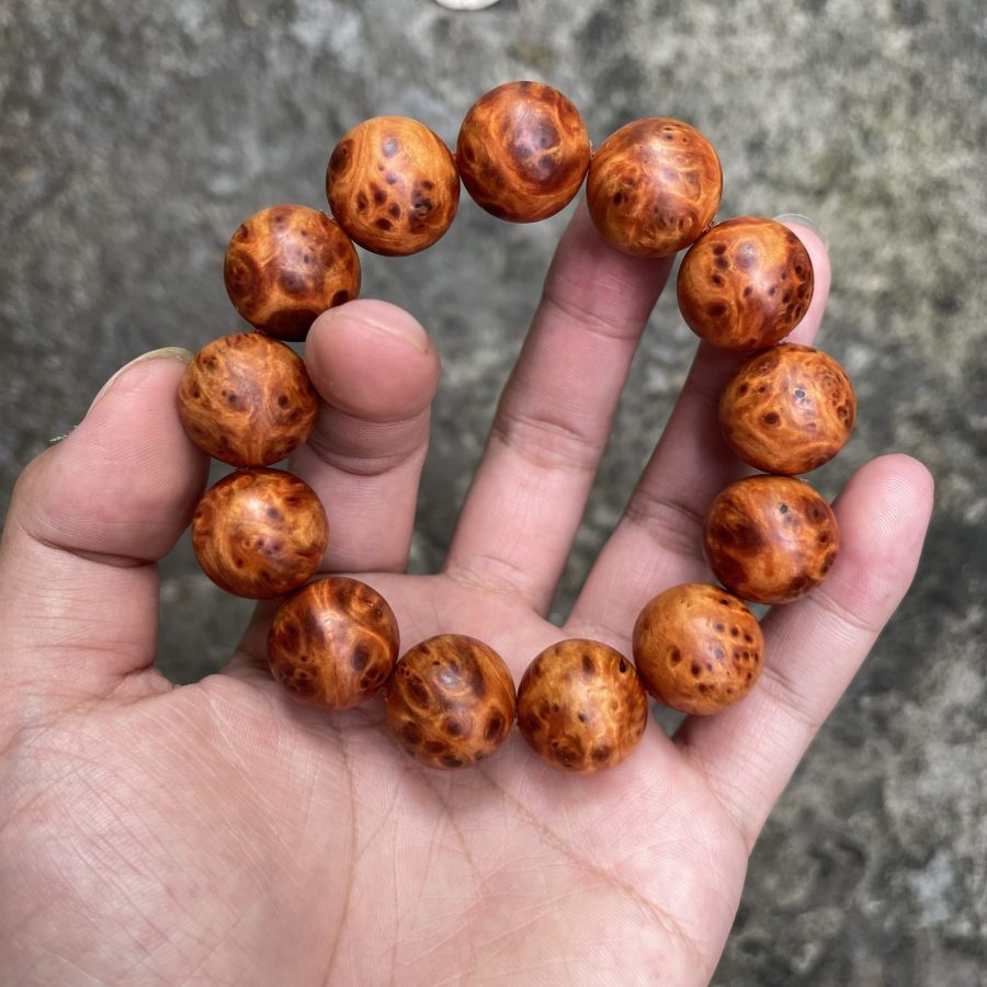 Vòng gỗ Nu Hoa Huyết Long 18 li