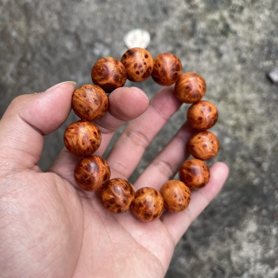 Vòng gỗ Nu Hoa Huyết Long 18 li