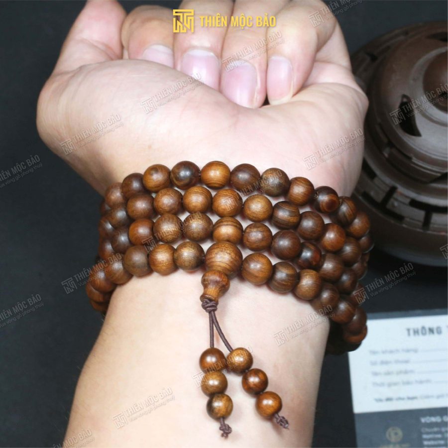 Vòng tay Bách xanh 108 hạt chìm nước, gia công mộc, không phủ bóng, mang lại vẻ đẹp tự nhiên