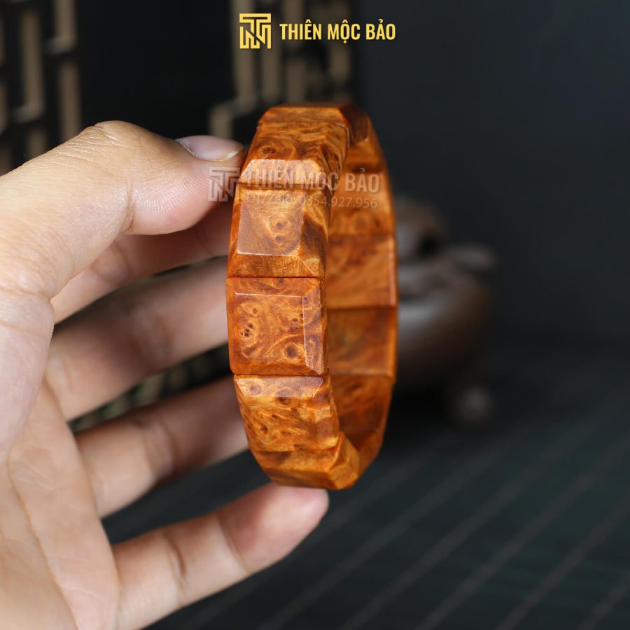 Vong-tay-tay-go-nu-huyet-long-ban-lach